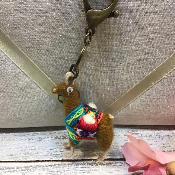 ⭐️[2/$12.00⭐️ Llama Keychain - Picture 1 of 1